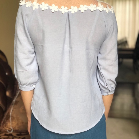 Beautiful top - Picture 2 of 3